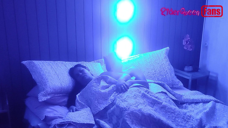 Riderqueen: Ibu tiri berbagi ranjang - slowmotion