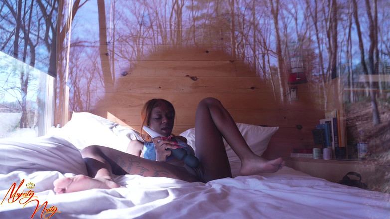 Majesty Nasty: Cabina en el bosque