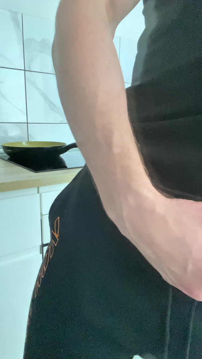 1TeddyBear1: Masturbasi setelah makan siang