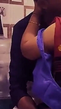 Kouření tvrdší a lízání mrdky hardcore sex s bhabi