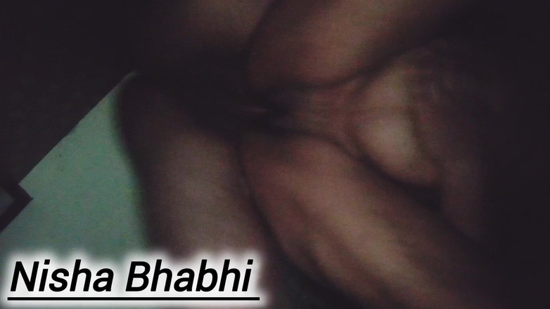 Karan Oberoi: Nisha Bhabhi的魅力在她的小白脸上投下了一股爱的魔咒