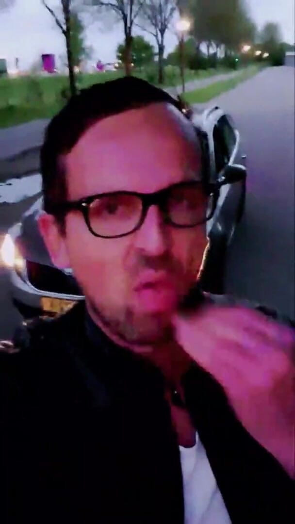 Slutboyben: Slutboyben cam4 escupir delante del Tom