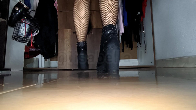 Isabel: Masturbation with Feet and Stockings, in Spanish