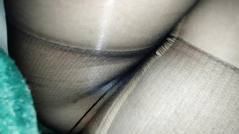 Sekretny666: 用连裤袜操她的阴户，射在她的喉咙和嘴里