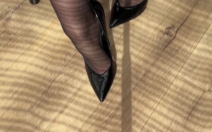 Emma Voyeur: Limpiadora de zapatos humillación