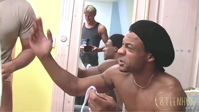 8TeenHub: 8teenhub - ギャングバンダーリンズ2の舞台裏