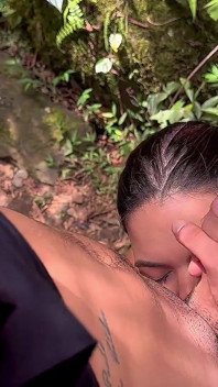 Hilang Di Dalam Hutan Dengan Abang Tiri Saya Dan Saya Benarkan Dia Merobek Seluar Saya Supaya