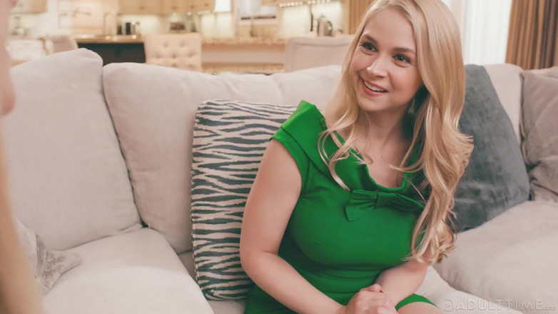 Transfixed ADULTTIME: Transfixed - Những bà nội trợ Lonley Sarah Vandella và Casey...