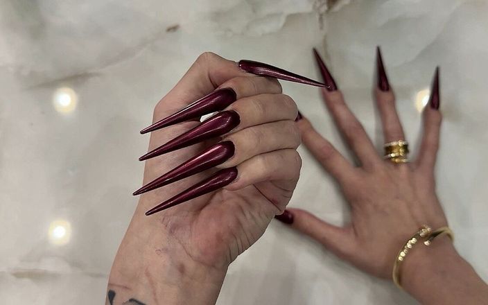 Julia domaina: Новый цвет фиолетовых длинных ногтей, острые шпильки, длинные пальцы и поклонение кисти рук, ладони широко