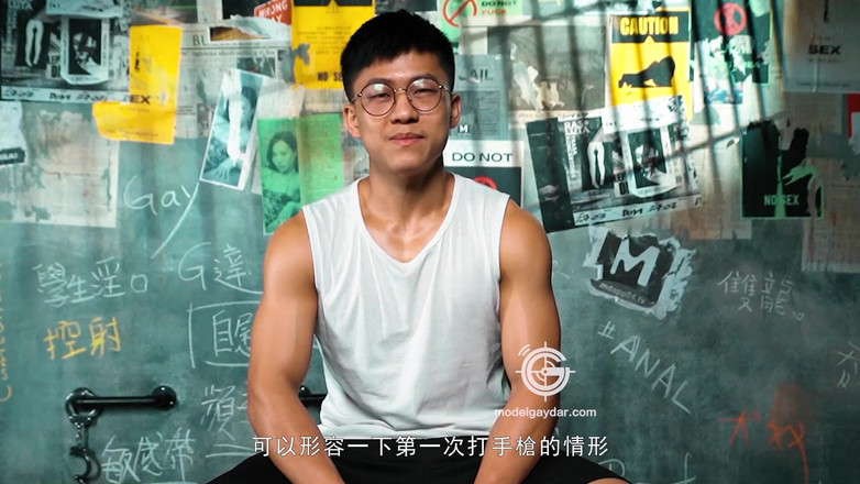 Model Media Cam: Gif-003 ¿Actor de leche masculino heterosexual / tenna muscular propensión a modificar...