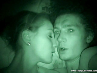 Young Libertines: Teeny jebanie w noktowizor