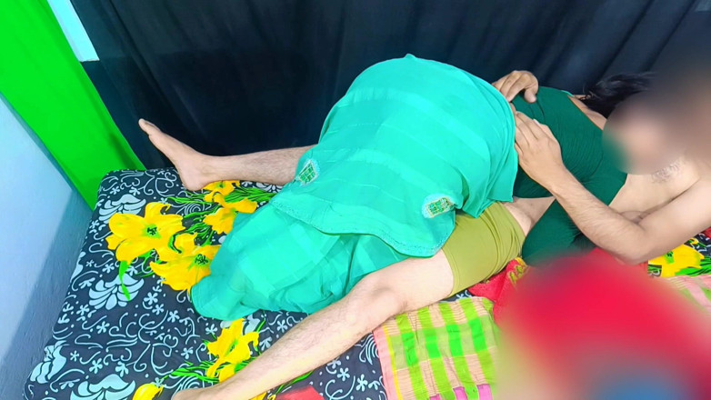 Beatricee: Velmi sexy čerstvě vdaná Desi Indická Babhi byla první tiem sex...