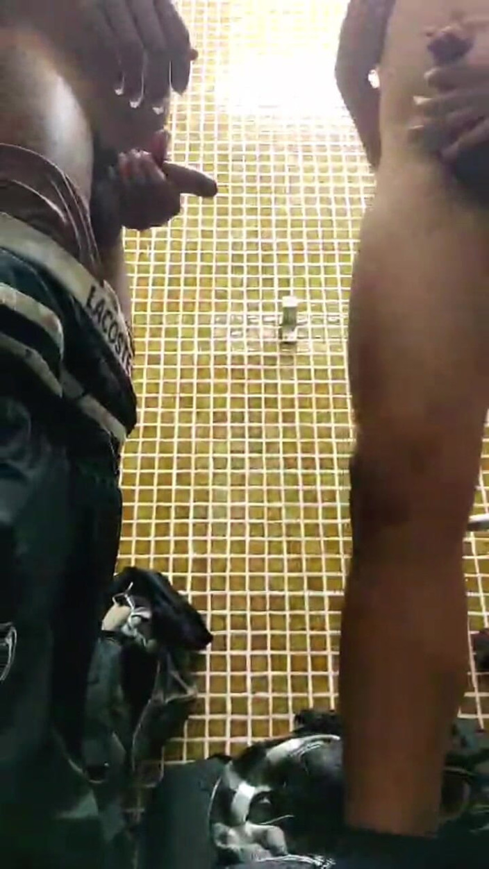 Marcosninfo: I Gave a Really Good Blowjob in the Public Restroom...
