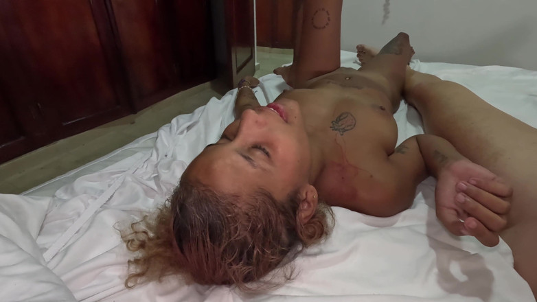 Alex Goes: 18letá Ebenová Latinoameričanka Se Krémuje S Mrdkou