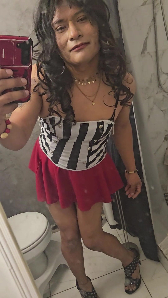 Erika Valchez: Femboy geniet van haar zelf