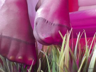 Mistress Legs: Nylon reinforced toes play with artificial grass