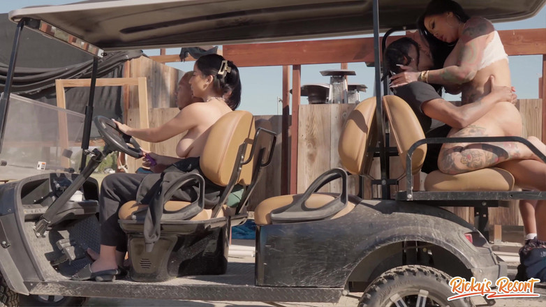 Ricky's Resort: Connie Perignon bölüm