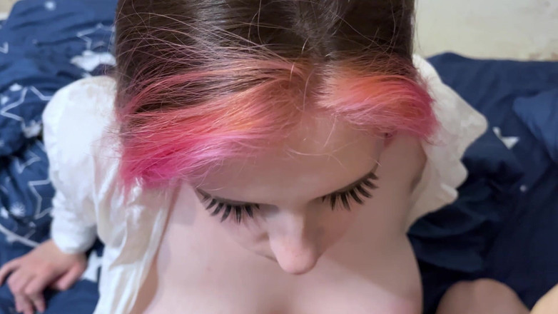 BubbleGum: キューティーの足は熱いチンポに震えています