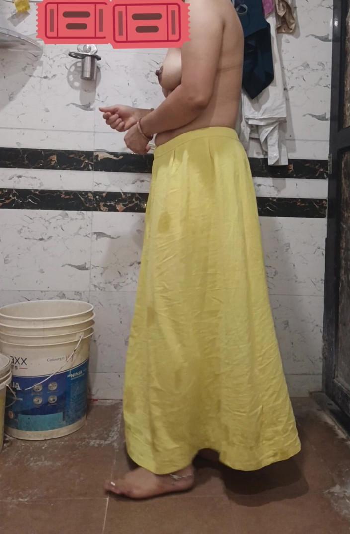 Priyahot77: Priya Bhabi Hot Body Show