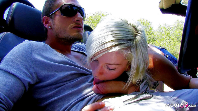 Full porn collection: Remaja blonde seksi bersusu dikongkek di Cabrio pada pertemuan pertama...