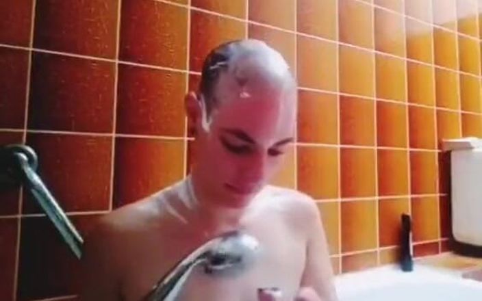 Alice Bitchcraft: My First Head Shaving Video