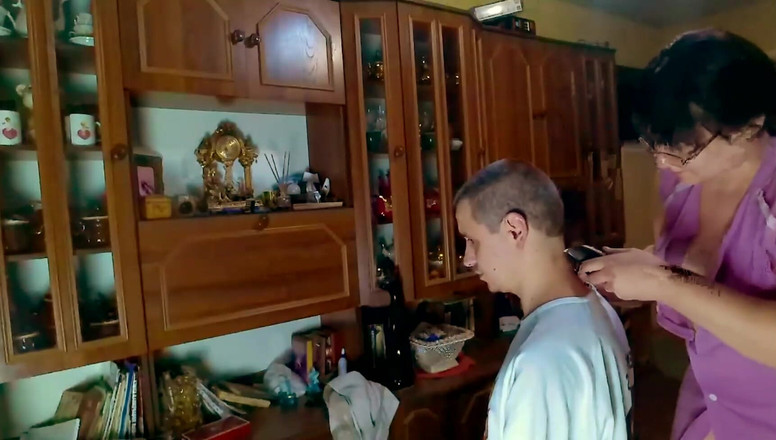 SchoolPrincess: Non mi è piaciuto il taglio di capelli, sto lavorando sul...