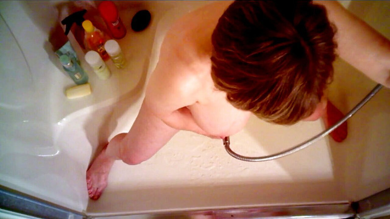 MarieRocks: Schau nach unten und sieht, wie diese vollbusige OMA wieder...