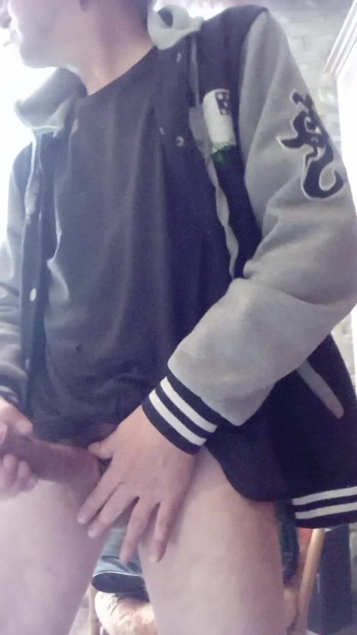 Mcobraxxl: Elevaționism în fața ferestrei