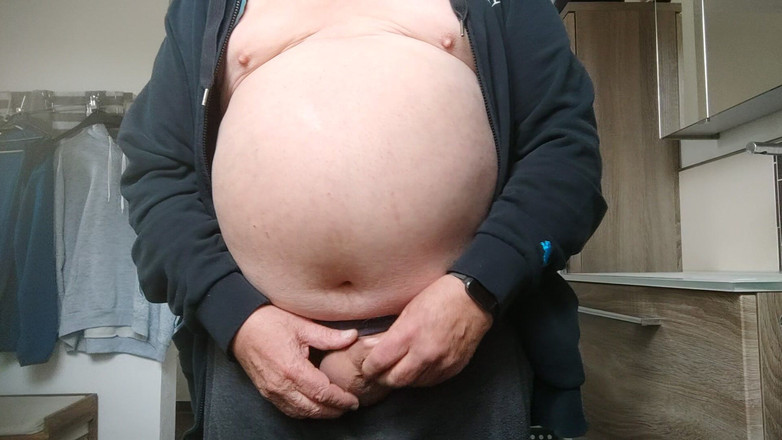 Karlchengeil: Zakar berpakai selepas kencing