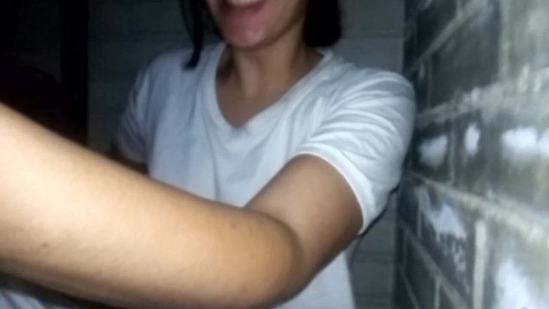 Nathalieprez4: Saya Melancap Di Balkoni Rumah Saya Di Hadapan Jiran-Jiran Saya...