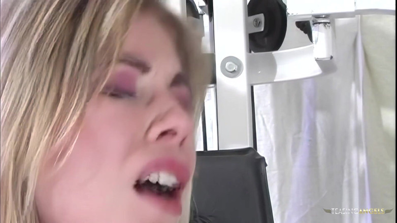 Teasing Angels: Blondine stöhnt, während sie hardcore-anal mit einem großen schwanz macht
