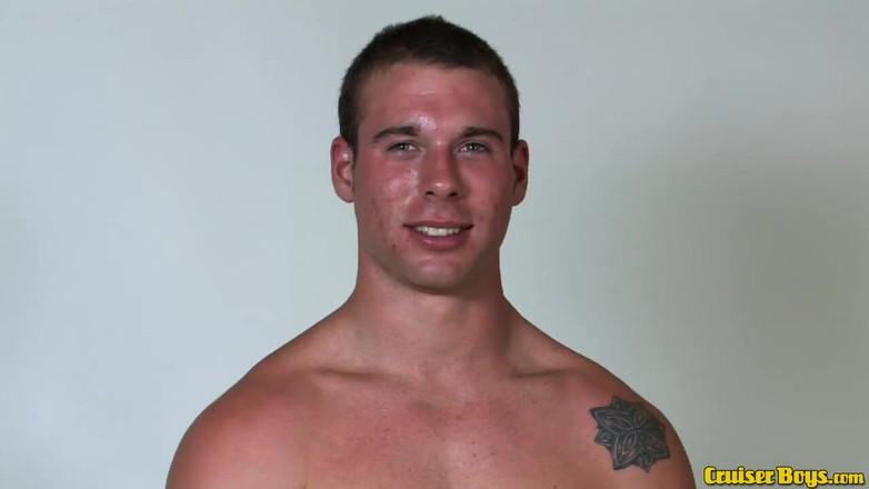 Cruiser Boys: Lunk Headがチンポを叩きのめし、汗だく精子潮吹きオナニー!