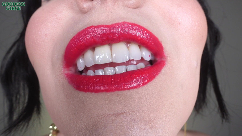 Goddess Circe: Schönes mädchen raucht eine zigarre - hässlicher, aber heißer lippenstift