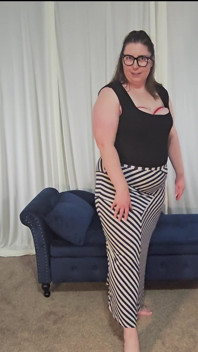 Thick Booty Showing off Skirts and Heels