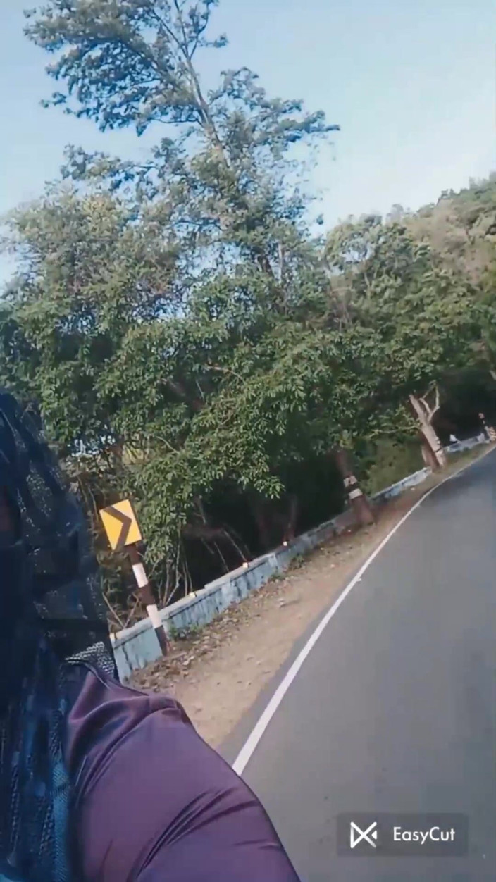 Pickup maami: 그녀는 버스가 올 수 있는지 물었다 ... 하지만 결국 그와 함께 라이딩을 하게 되었습니다.