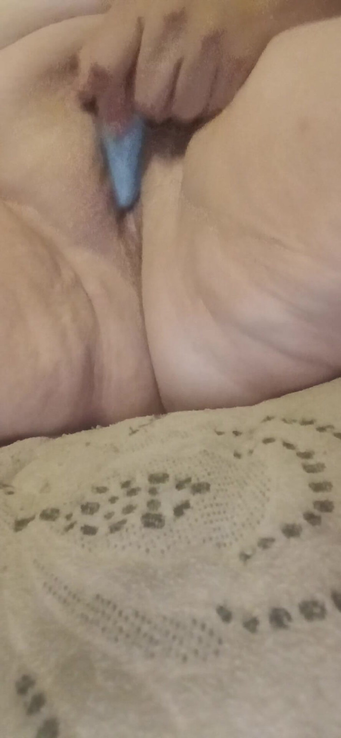 MAGLIGHTGIRL69: Vibrate my clit