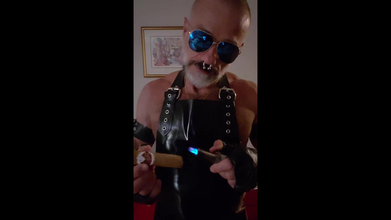 MusclesCigarsFFPig: Accendere il sigaro di lattice