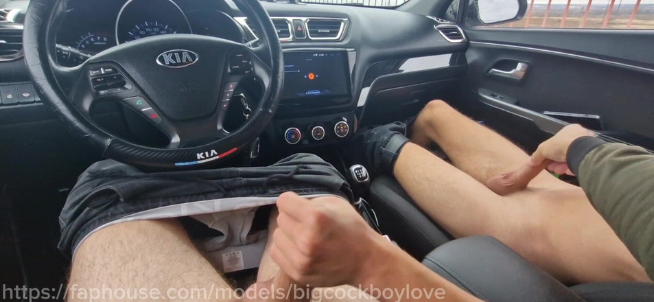 AlexGay: 고속도로에서 콘돔 없이 내 쪼이는 엉덩이를 따먹은 낯선 사람이 올 때까지