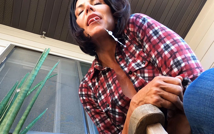 Goddess zephy: 脸吐痰和踩在我的运动鞋下（熄灯！）第一人称视角！！