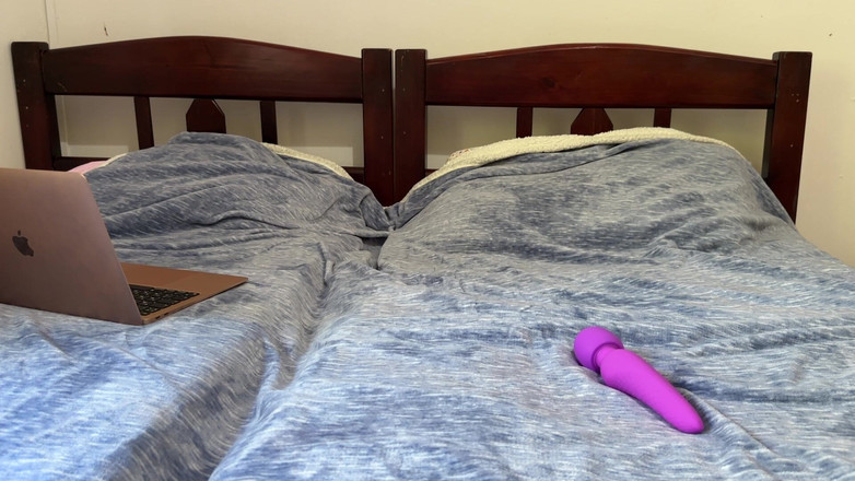 EvaGreyZ: Suami saya di tempat kerja dan saya menonton lucah dan...