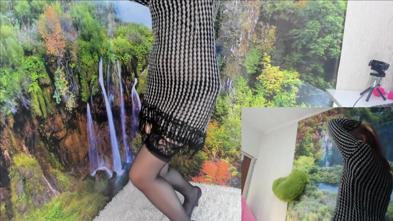 Nicolette69w: Ve stříbrných šatech s dokonalým zadkem se šukala robertkem před kamerou