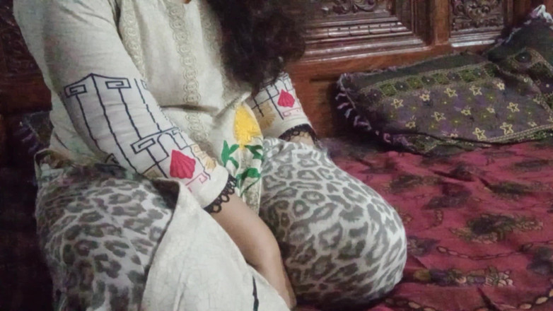 House 3: Fodendo a tia sedenta de pau com corpo quente