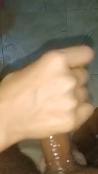 Încerca să mă facă să ejaculez mai întâi prin masaj cu ulei la pula mea
