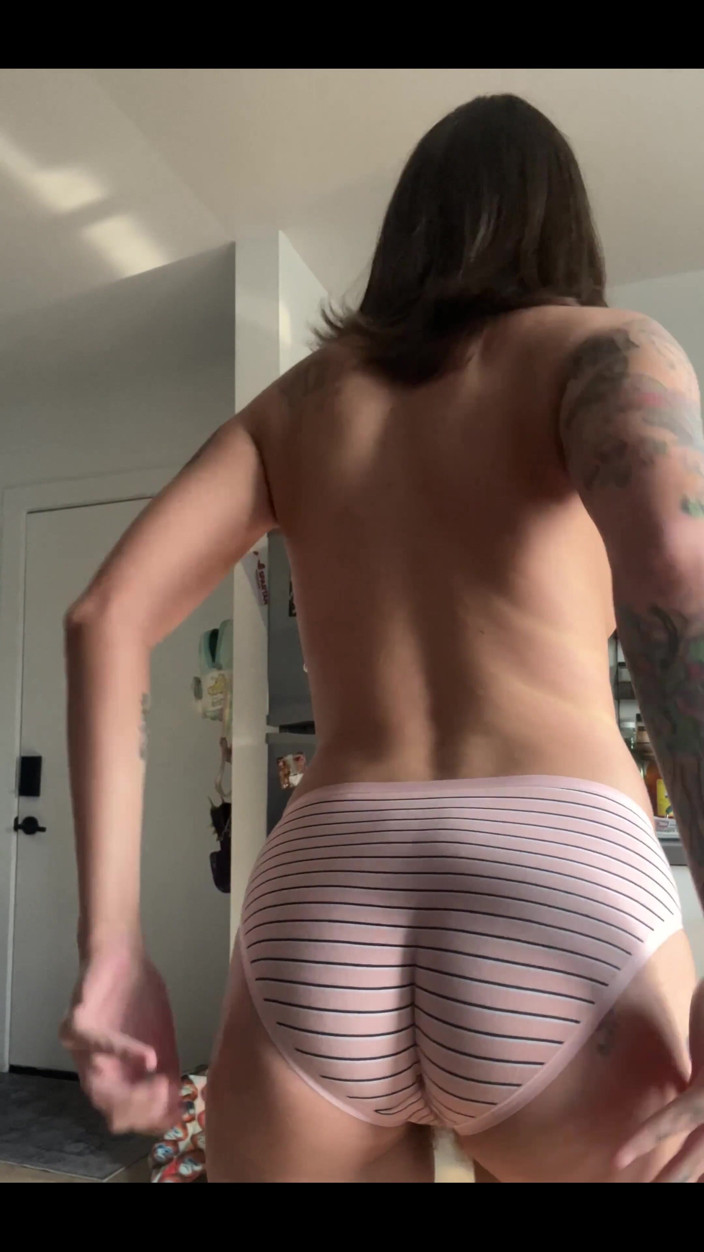 Pearlsage: Stripping Out of My Panties