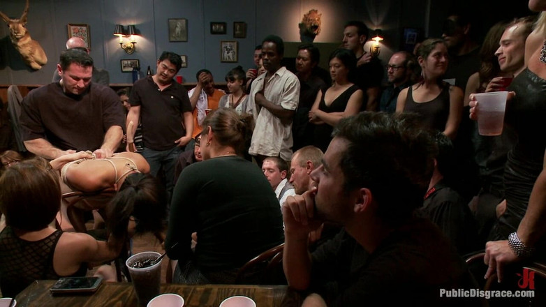 Public Disgrace by Kink: Người mẫu châu Á đáng yêu bị nhục hình