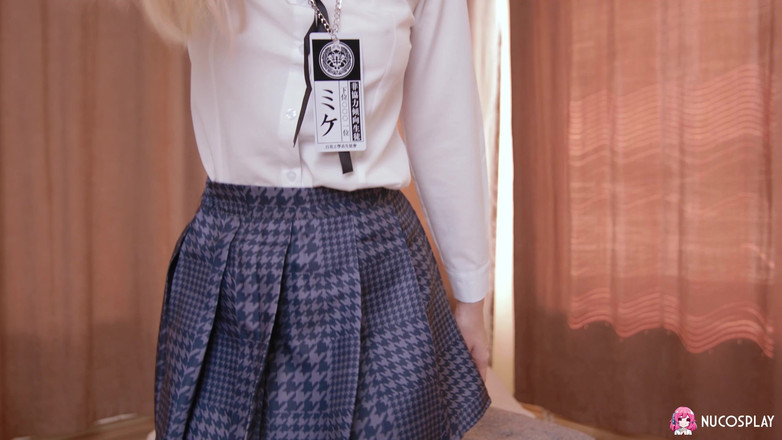 Nu Cosplay: Mary Cosplays Mary Satome i bawi się dwiema zabawkami