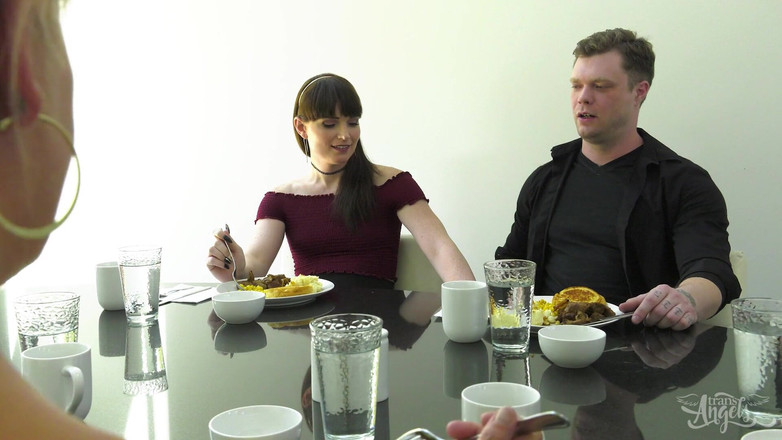 Trans Angels: Transangels - Adik perempuan jalang saya - Mike Panik, Natalie Mars