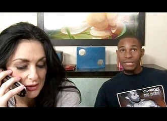 BBC Bootycasting: Соблазнительная милфа-брюнетка трахается с большим черным членом