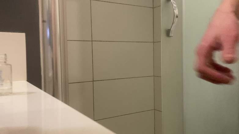 Hairy couple: 彼は私のシャワーに来て、私の毛むくじゃらの女を犯します