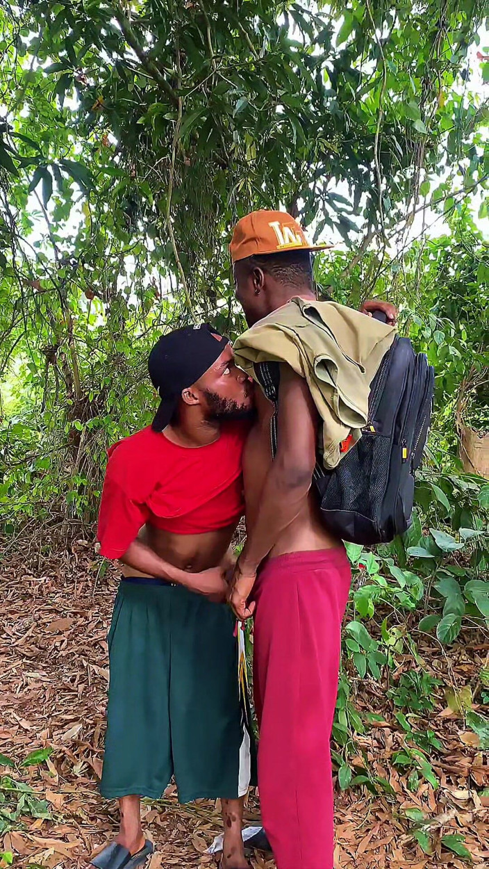 BLACKSHOOTERR: Two Class Mate Fucking in a Bush
